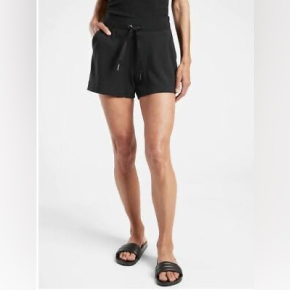 Athleta Balance 4” Shortie Size M